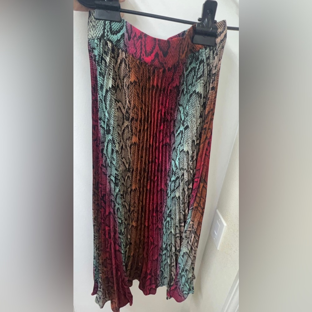 Beautiful pleated midi skirt , multicolor . Brand new